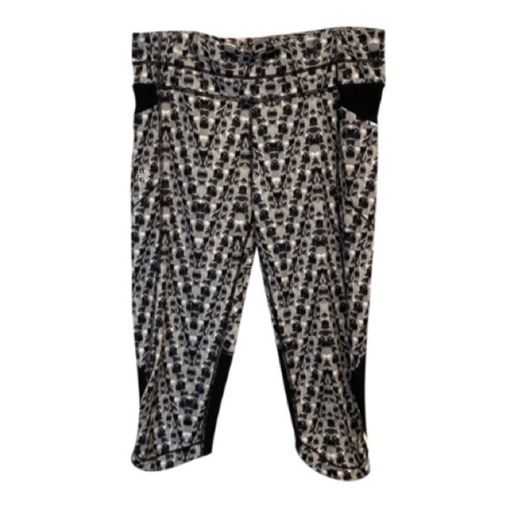 Athleta Capri Printed Stash Pocket Leggings